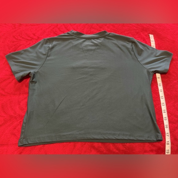 CLOSET CLEAR OUT XL Milano Crop T-Shirt Measurements in Pics Great Condition 😍🔥 - Picture 5 of 8